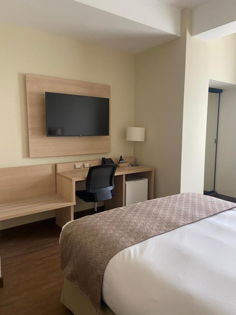 Del Prado Hotel Lima Luaran gambar